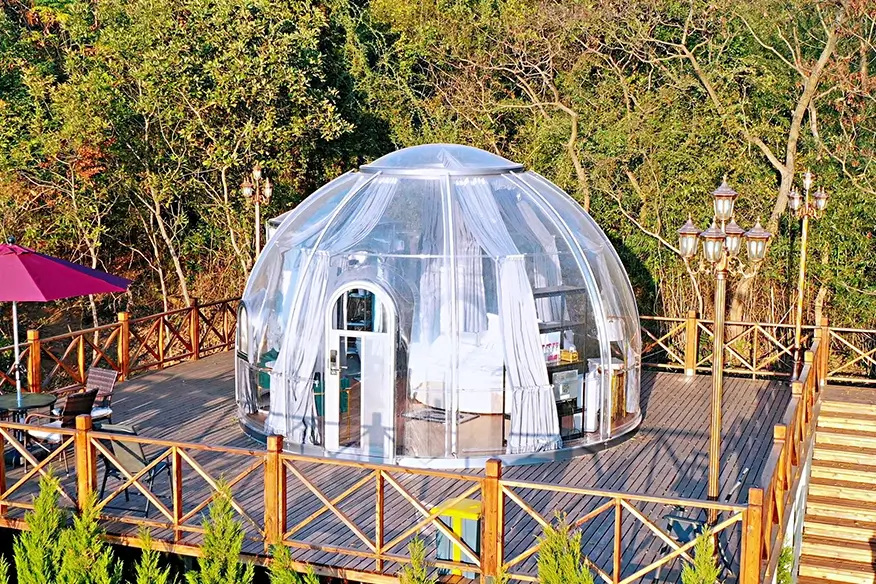 Transparent dome outlet tent